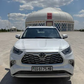 Toyota Highlander 2021