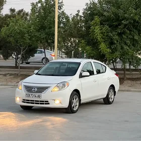 Nissan Versa 2012