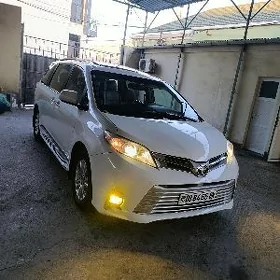 Toyota Sienna 2018