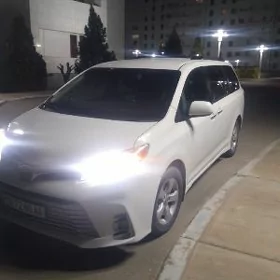 Toyota Sienna 2019