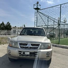 Mitsubishi Pajero 2005