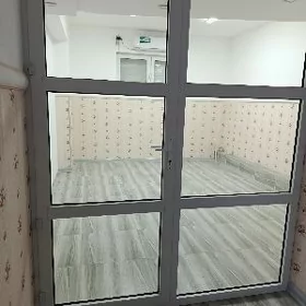 plastika aýna gapyly