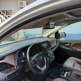 Toyota Sienna 2020