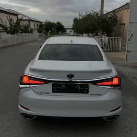 Lexus ES 350 2022