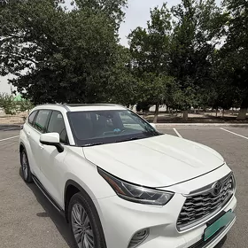 Toyota Highlander 2021