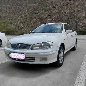 Nissan Sunny 2001
