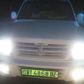Mitsubishi Montero 2001