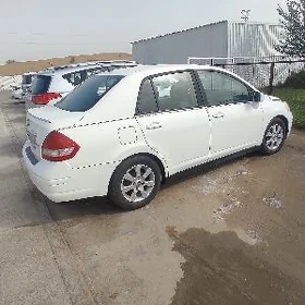 Nissan Versa 2011