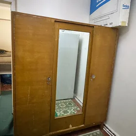 Шкаф
