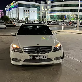 Mercedes-Benz C300 2011