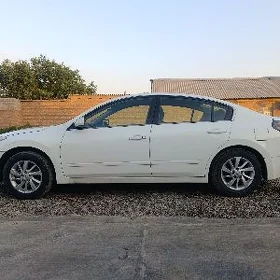 Nissan Altima 2011