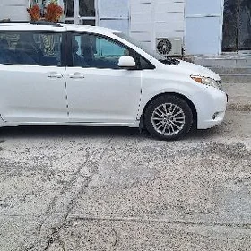 Toyota Sienna 2011