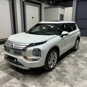 Mitsubishi Outlander 2023