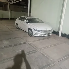 Hyundai Elantra 2025
