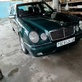 Mercedes-Benz E320 1996