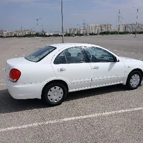Nissan Sunny 2010