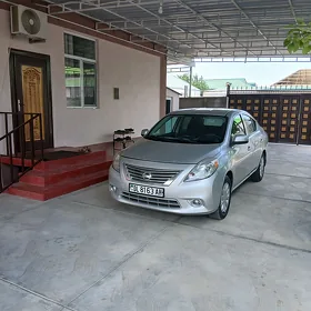 Nissan Versa 2012