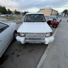 Mitsubishi Pajero 1993