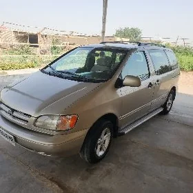 Toyota Sienna 1999