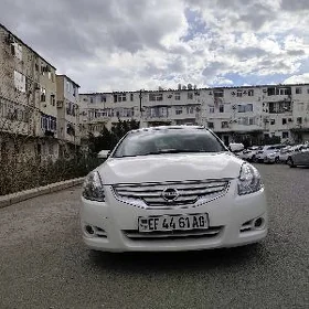 Nissan Altima 2011