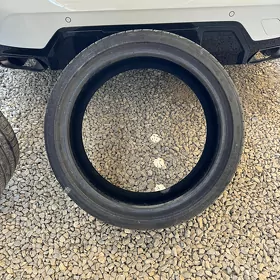 PIRELLI 225 40 19
