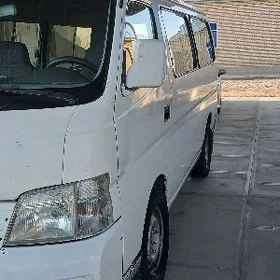 Nissan Urvan 2004