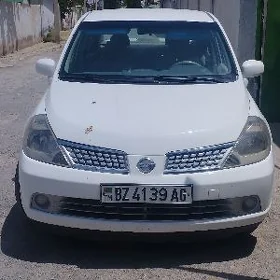 Nissan Tiida 2005