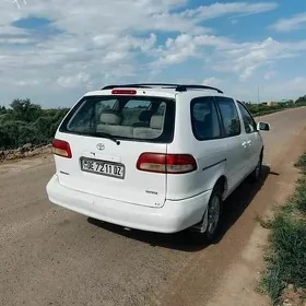 Toyota Sienna 2001