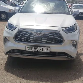 Toyota Highlander 2021