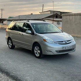 Toyota Sienna 2008