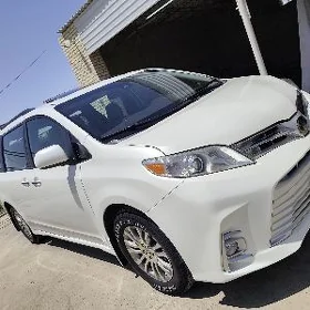 Toyota Sienna 2019