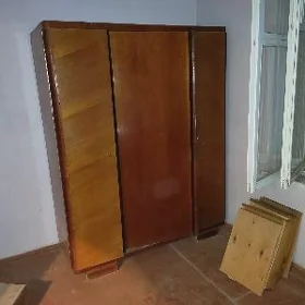Шифонер трёх дверный