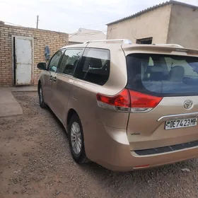 Toyota Sienna 2011