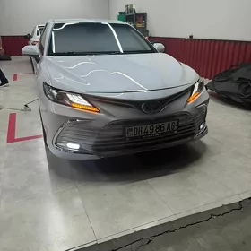Toyota Camry 2021
