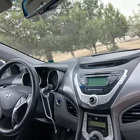 Hyundai Elantra 2012
