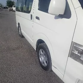 Toyota Hiace 2013