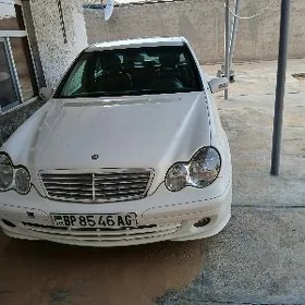 Mercedes-Benz C350 2026