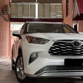Toyota Highlander 2021