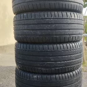 235 45 18 MICHELIN 23
