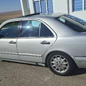 Mercedes-Benz E320 1997