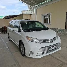 Toyota Sienna 2019