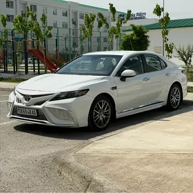 Toyota Camry 2021
