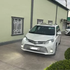 Toyota Sienna 2017