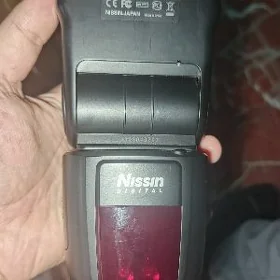 Di700