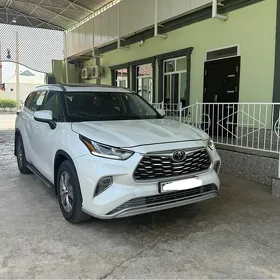 Toyota Highlander 2021