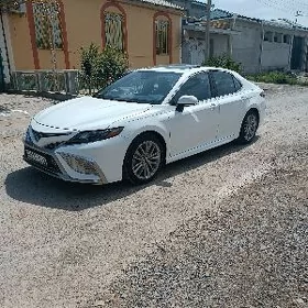 Toyota Camry 2021
