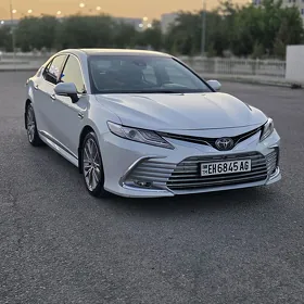 Toyota Camry 2021