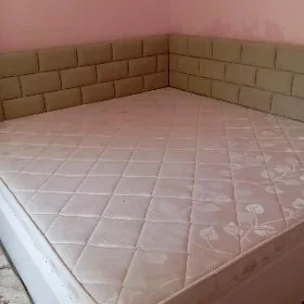 Кровать и мебель