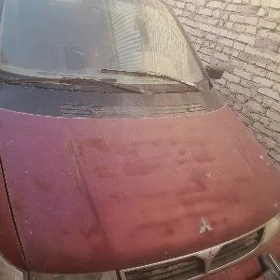 Mitsubishi Chariot 1993