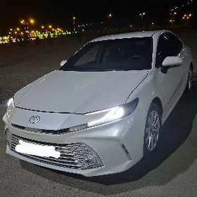Toyota Camry Hybrid 2025